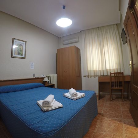 Hostal El Pilar Madrid Eksteriør bilde