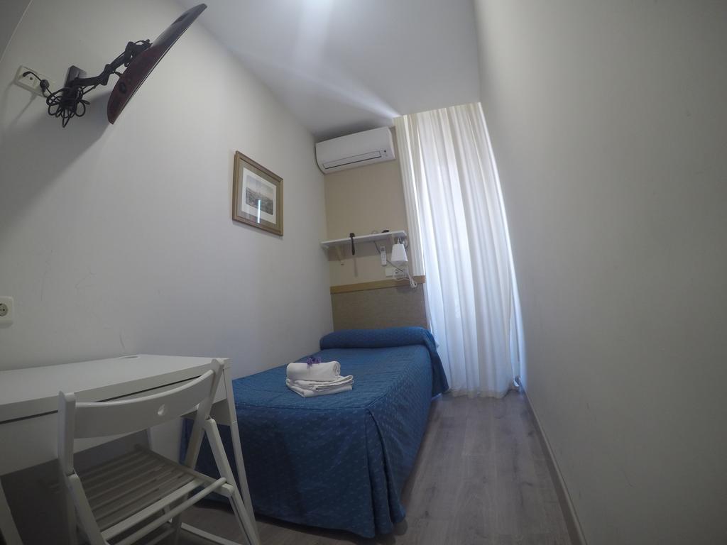 Hostal El Pilar Madrid Eksteriør bilde