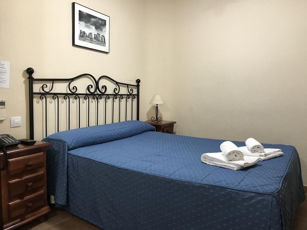 Hostal El Pilar Madrid Eksteriør bilde