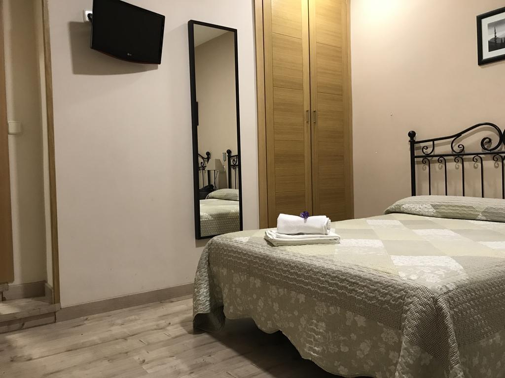 Hostal El Pilar Madrid Eksteriør bilde