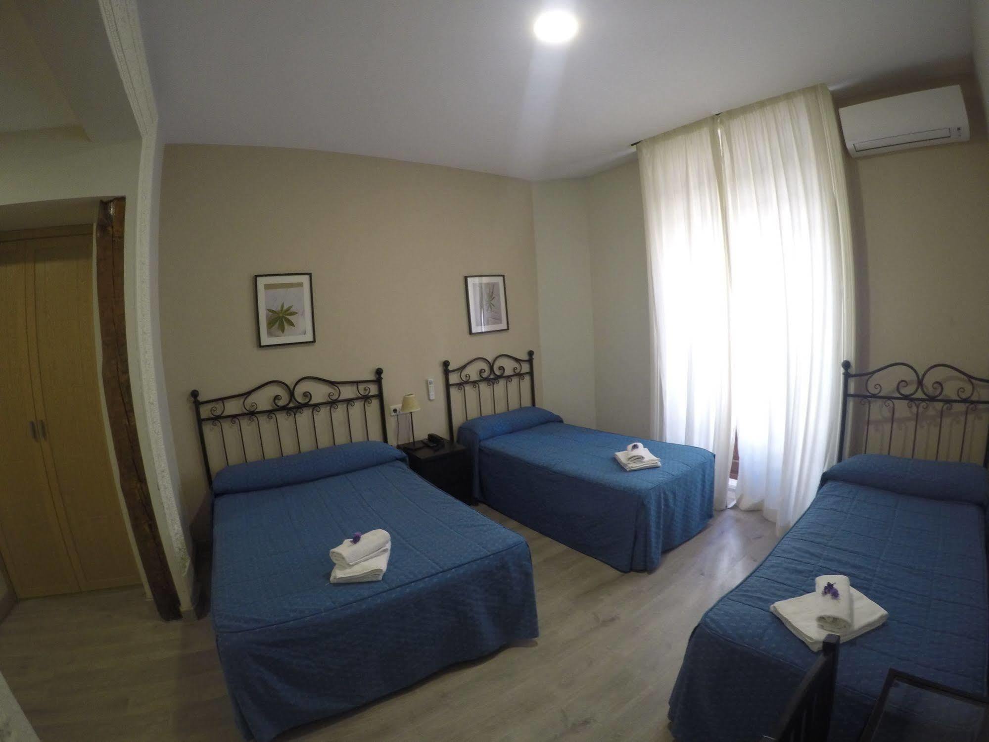 Hostal El Pilar Madrid Eksteriør bilde