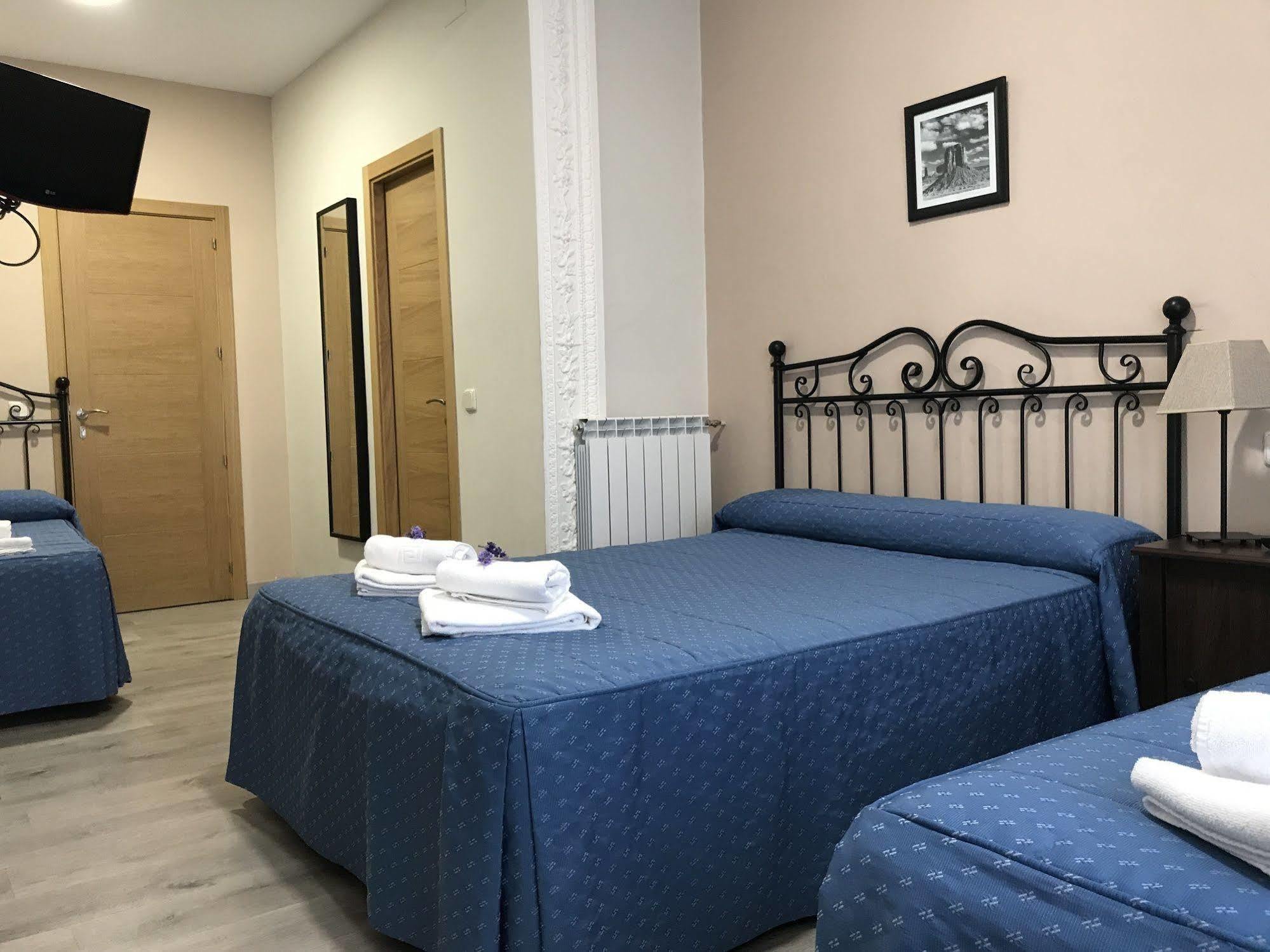 Hostal El Pilar Madrid Eksteriør bilde