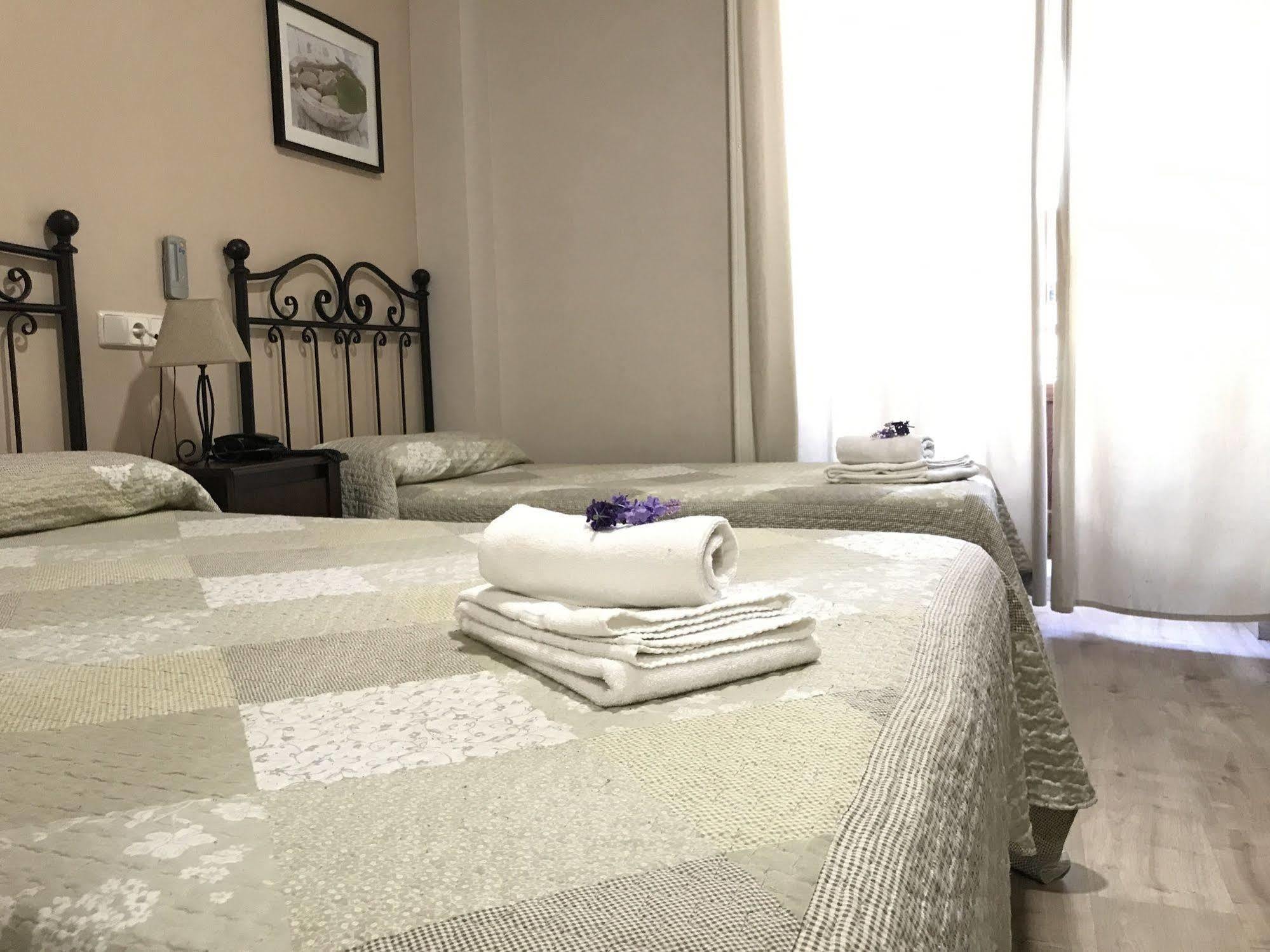 Hostal El Pilar Madrid Eksteriør bilde